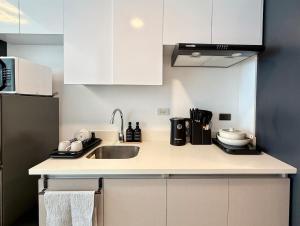 38 Park Studio with King Bed, Pool, Gym & Netflix