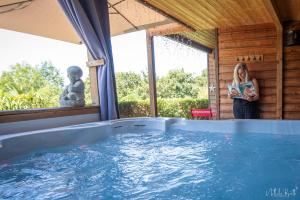 Chalet avec jacuzzi privatif