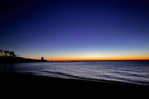 Seaview 2 Bed Apartment Sleeps 4 - Terrace - Pool