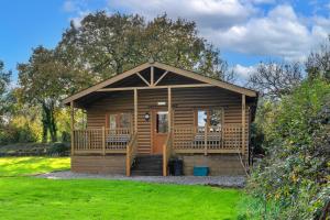 Finest Retreats - Tarkas Holt Log Cabin, Stowford