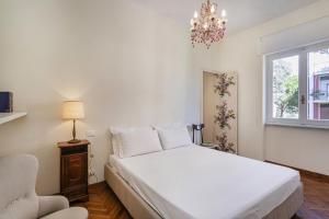 Charming Balcony Apartment by Wonderful Italy