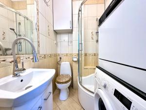 Władysława IV - przy SKM