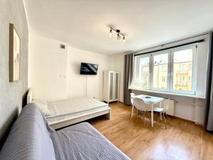 Władysława IV - przy SKM