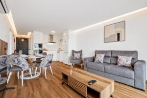 Luxury Seafront Escape II