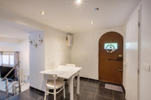 Bas de villa, piscine, 3 étoiles