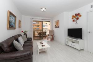 Two bedroom apartment beside marina