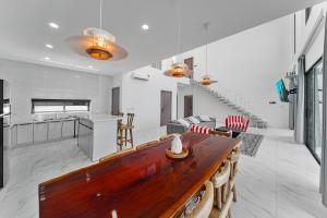 4BDR Sea View Pool Villa Vernal, Chaweng Noi Hill