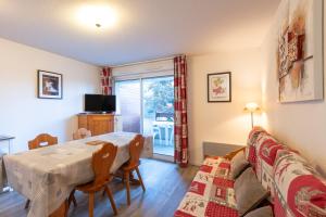 T2 avec piscine couverte et parking