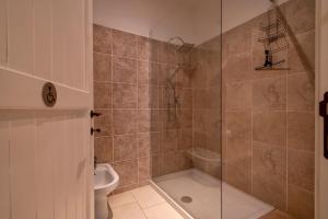 The Bar 2 live in img13