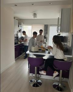 Bel appartement spacieux et lumineux de 100m2 au 3e étage avec ascenseur -A 5mn à pied du parc des expositions congrès de Dijon et ENG et 10mn du centre ville place Parking devant limmeuble