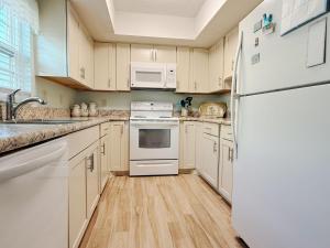 Poolside 2BR – Boca to Manasota in Minutes