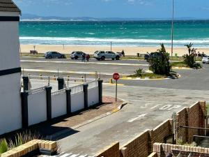 Beachfront Bliss in the Heart of Jeffreys Bay