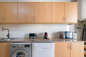 Barbecue and Beach – 200m away