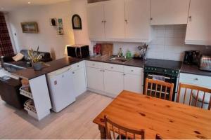 2 Bed Cottage Sleeps 5 - Pets Allowed