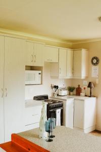 Cicada Cottage Peaceful Drakensberg Retreat