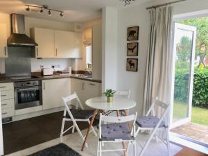 AwayOnBusiness Garden Apartment near New Forest