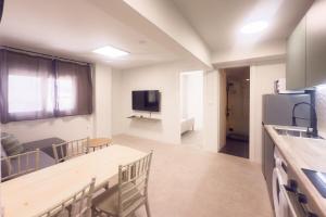 Panormou Neon - Urban Apartment 1A