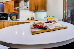 Luxury Home, spectacular grounds, pool & hot tub