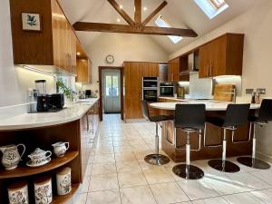 Luxury Home, spectacular grounds, pool & hot tub