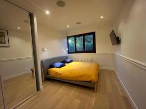 Suresnes 3 cozy rooms refurbished and parking!