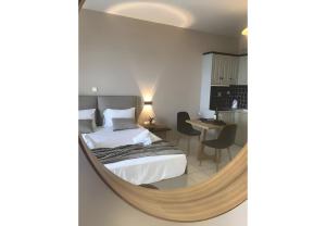 Sunset Premium Studio 12