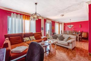 Beautiful 3 bedroom Wifi Sea View