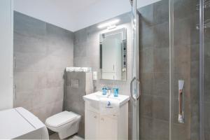 Przestronny Apartament z Tarasem i Parkingiem w Gdyni by Noclegi Renters