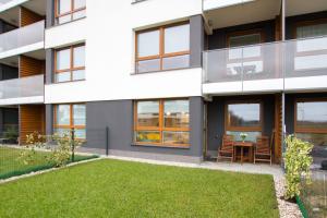 Przestronny Apartament z Tarasem i Parkingiem w Gdyni by Noclegi Renters