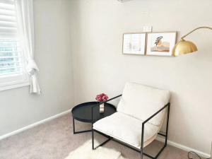 Sunny Lawn Retreat Central Spacious Backyard