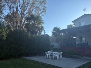 Sunny Lawn Retreat Central Spacious Backyard