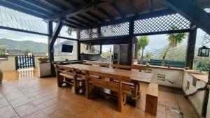 Villa immersa nel verde dell Etna