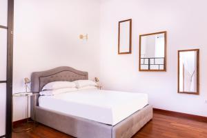 Casa Salandra by Hili