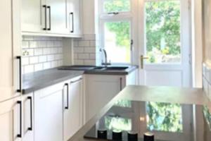 2 Bed - Sleeps 6 - Parking - Town Centre