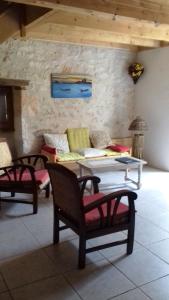 Ancienne forge restaurée et piscine