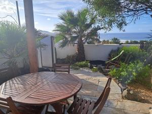 Beautiful small bungalow, amazing views and garden