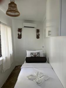 Lone Traveler Beach View Room