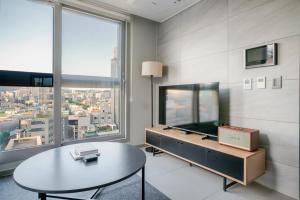 Blueground Euljiro 5o-ga view nr Namsan Park SEL-59