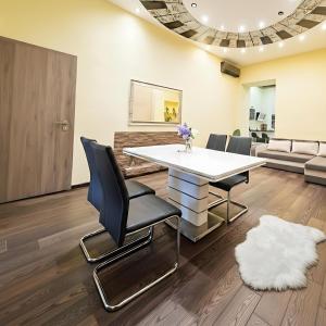 City Beat Lux-Top Center-Walk to Major Attractions