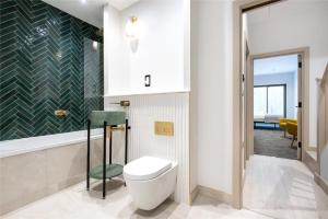 Modern & chic flat with garden near tube & train