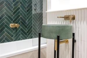 Modern & chic flat with garden near tube & train