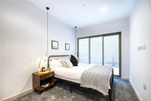 Modern & chic flat with garden near tube & train