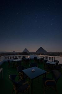 Starlight pyramids view Hotel