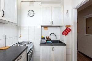Przymorze 2-Bedroom Apartment by BookingHost