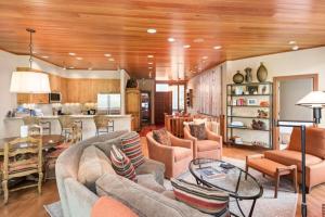 Ski In Ski Out 4 Bedroom Residence In Snowmass Village