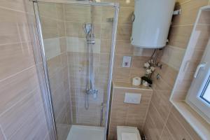 Apartmani Studio Sleeps 2 -Parking -Private Garden