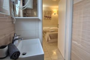 Apartmani Studio Sleeps 2 -Parking -Private Garden