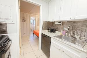 Cottage-pvt Lake & Pool Access Near Disney Wporch