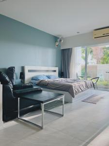 Chic 10 minutes to reach the karon beach, with free swimming pool and gym, WIFI