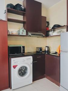 Chic 10 minutes to reach the karon beach, with free swimming pool and gym, WIFI