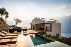 Villa Arias lake view